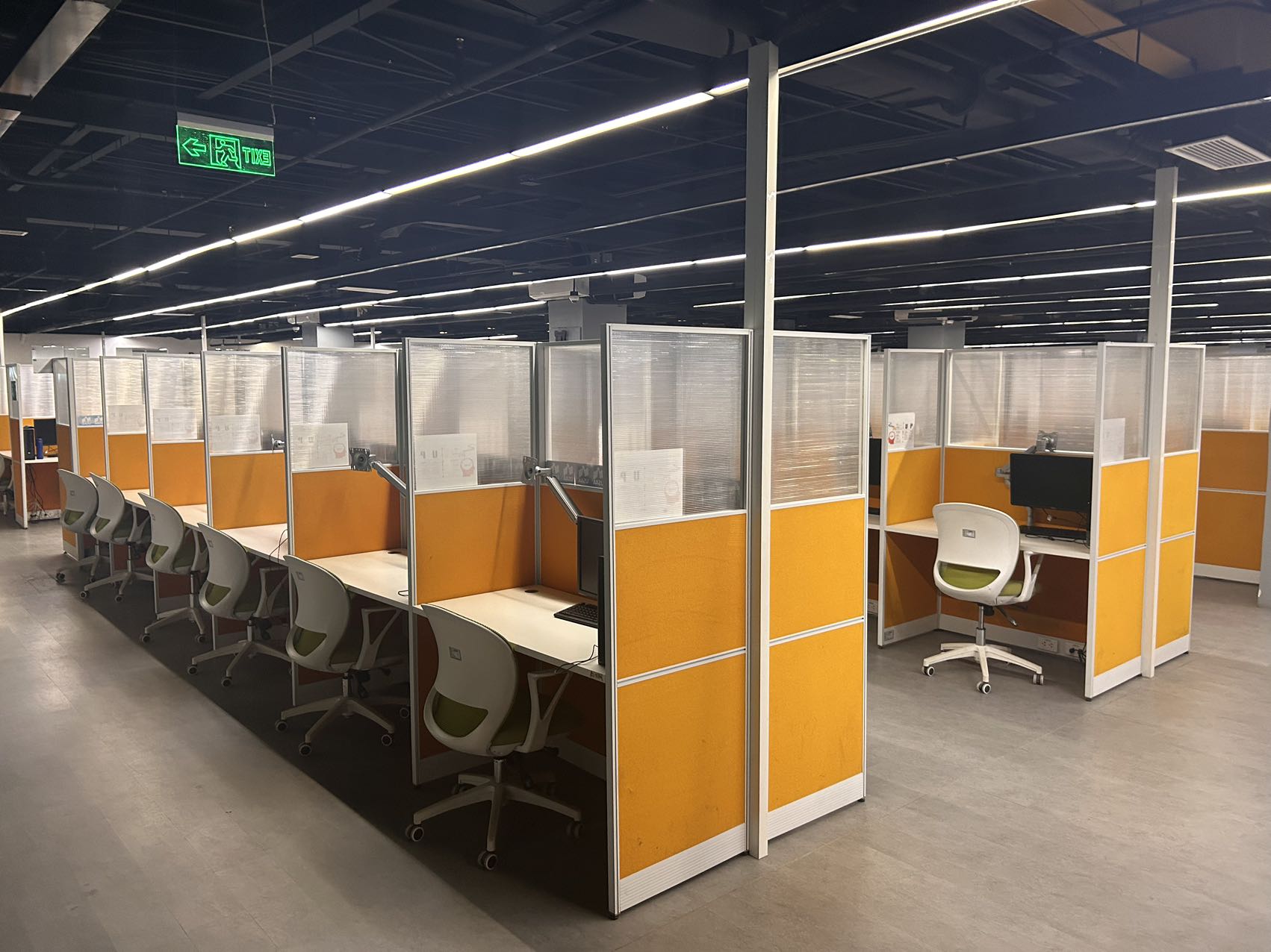 Meet&Co Office Furniture Project_call center