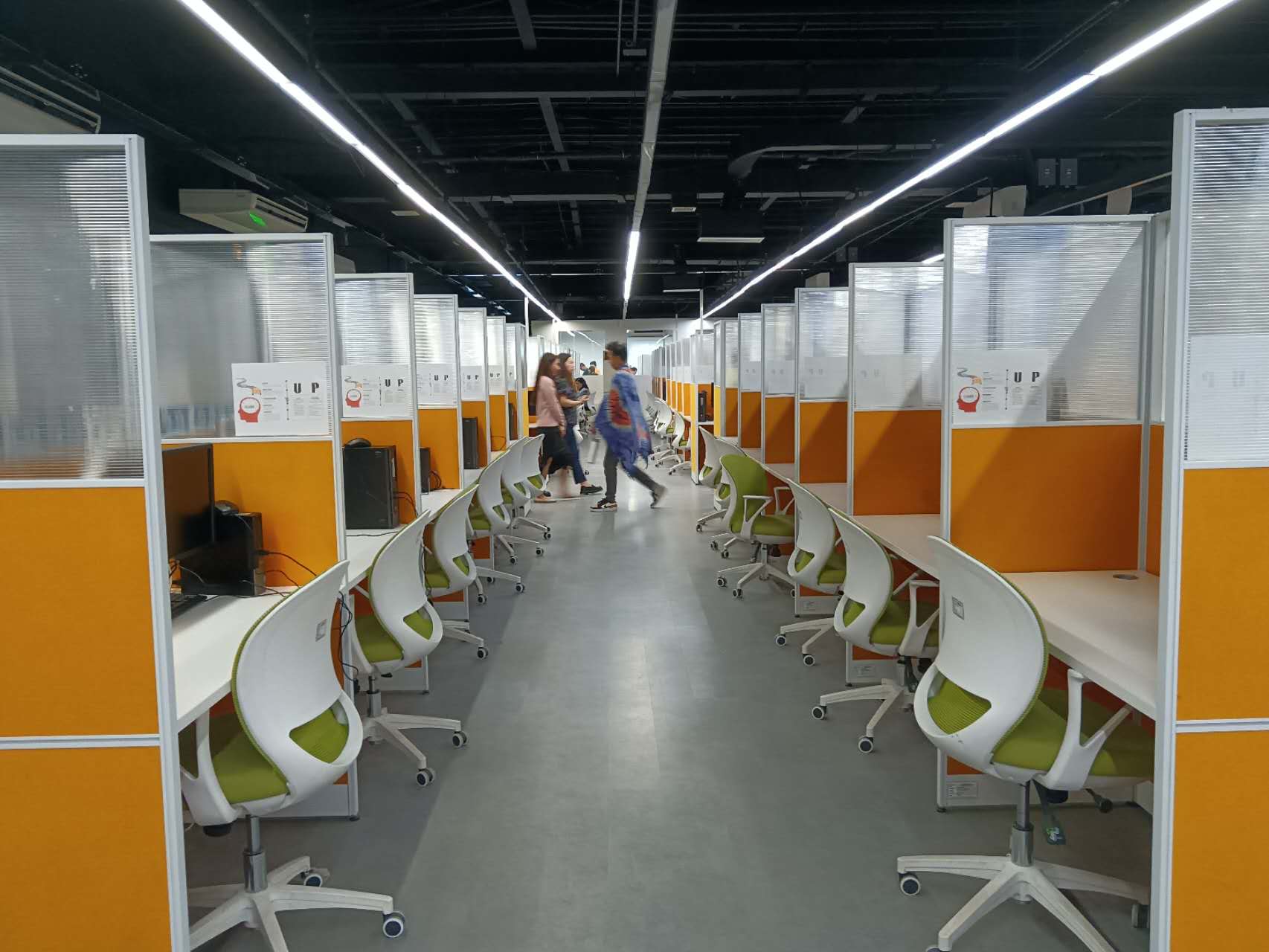 Meet&Co Office Furniture Project_call center