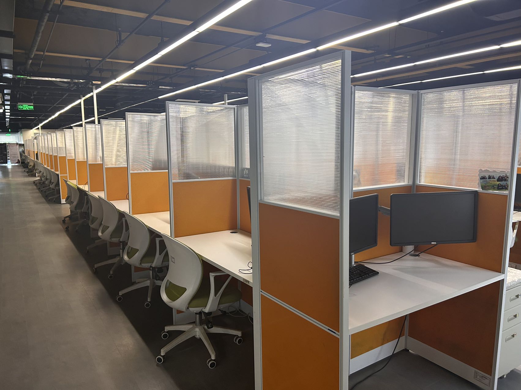 Meet&Co Office Furniture Project_call center